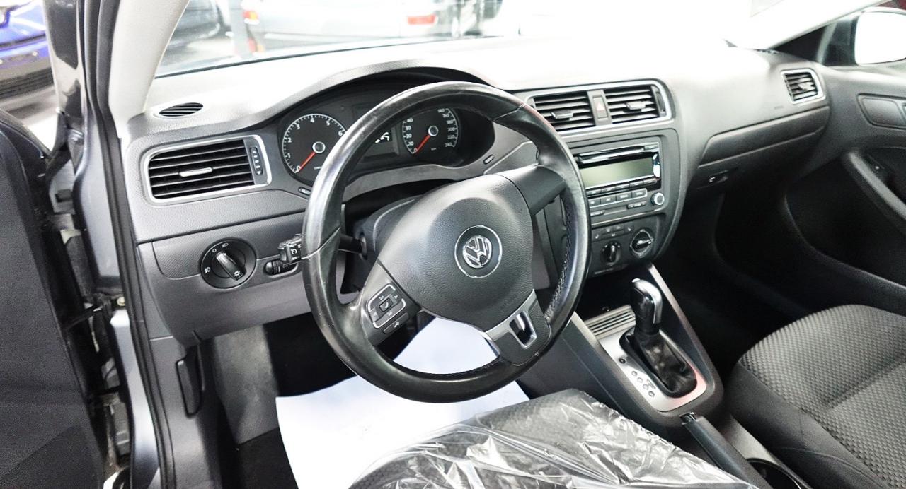 2014 Volkswagen Jetta Trendline. DEALER MAINTAIN,ONE OWNER - Photo #14