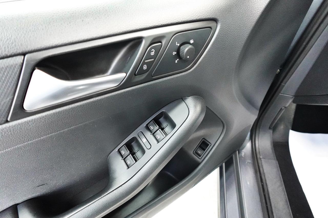 2014 Volkswagen Jetta Trendline. DEALER MAINTAIN,ONE OWNER - Photo #13