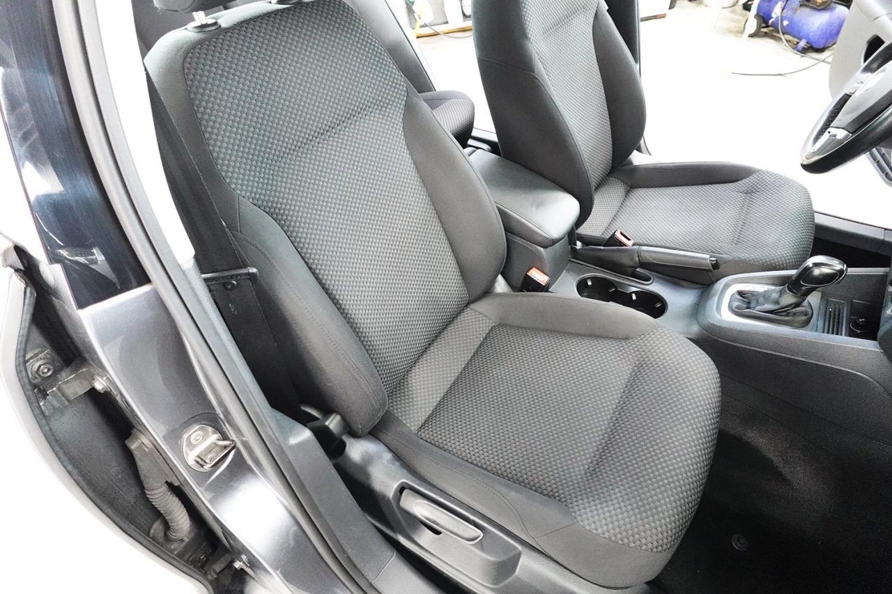 2014 Volkswagen Jetta Trendline. DEALER MAINTAIN,ONE OWNER - Photo #18
