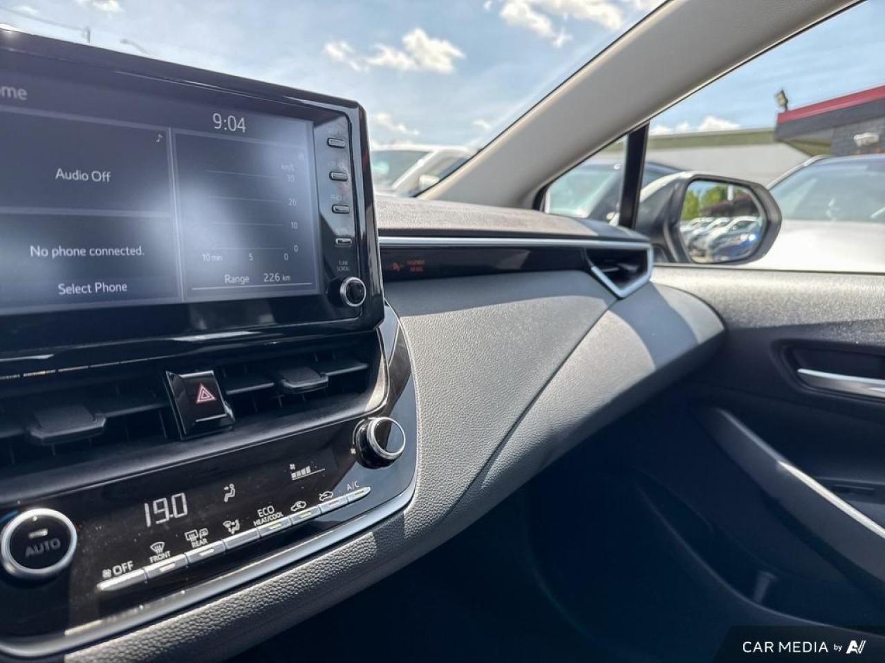 2021 Toyota Corolla LE / NO ACCIDENTS / HTD SEATS / BLUETOOTH / AUTO - Photo #23