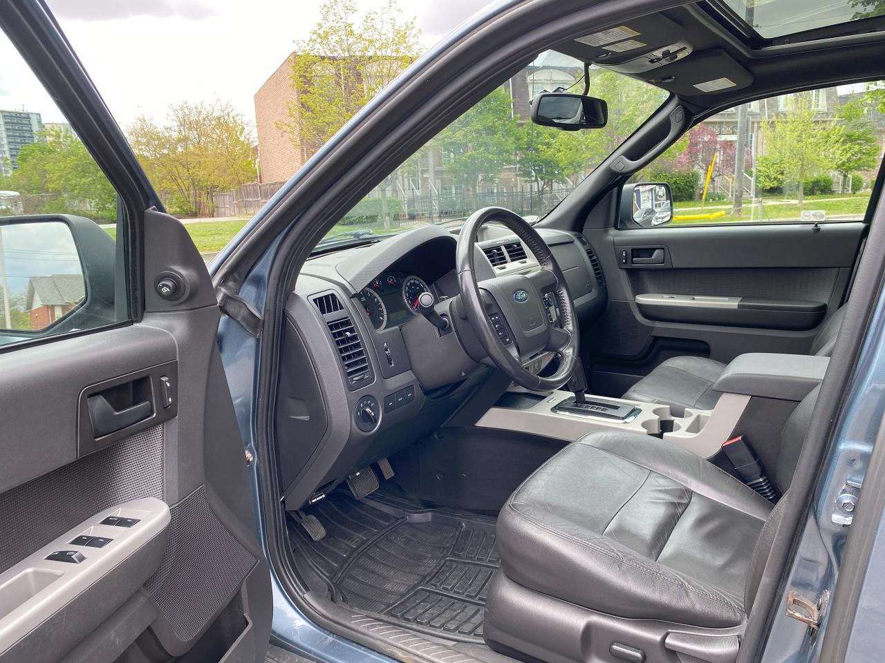2012 Ford Escape 4WD 4dr XLT/Automatic/Leather/Sunroof - Photo #11