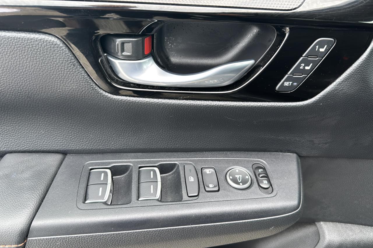 2023 Honda CR-V Touring Photo
