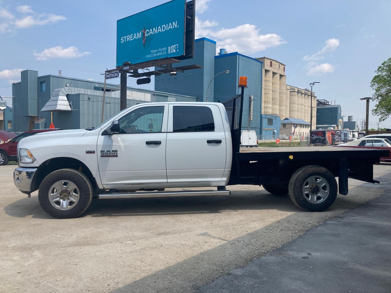 2015 RAM 3500 ST - Photo #2