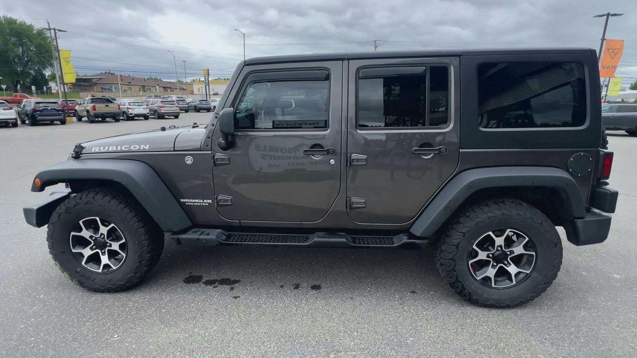 2017 Jeep Wrangler Unlimited Rubicon HEATED LEATHER SEATS, NAV, 12V OUTLET, REMOVEABLE HARD AND SOFT TOP!! Photo