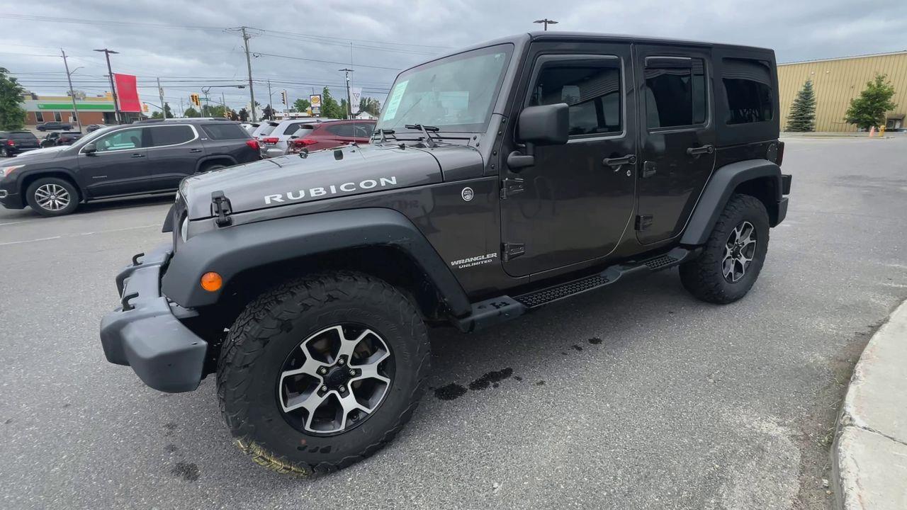 2017 Jeep Wrangler Unlimited Rubicon HEATED LEATHER SEATS, NAV, 12V OUTLET, REMOVEABLE HARD AND SOFT TOP!! Photo3