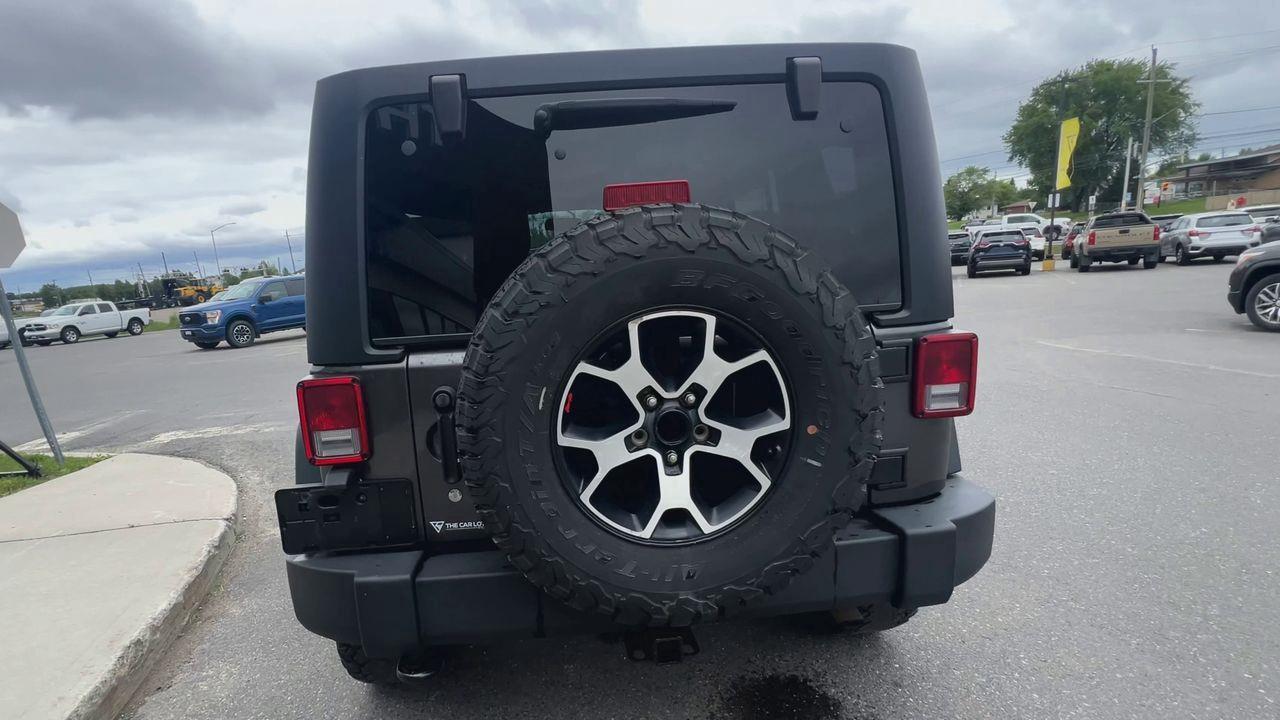 2017 Jeep Wrangler Unlimited Rubicon HEATED LEATHER SEATS, NAV, 12V OUTLET, REMOVEABLE HARD AND SOFT TOP!! Photo