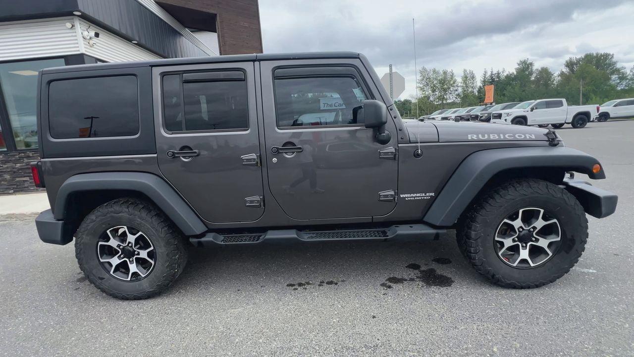 2017 Jeep Wrangler Unlimited Rubicon HEATED LEATHER SEATS, NAV, 12V OUTLET, REMOVEABLE HARD AND SOFT TOP!! Photo
