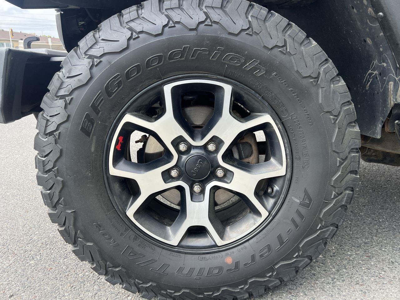 2017 Jeep Wrangler Unlimited Rubicon HEATED LEATHER SEATS, NAV, 12V OUTLET, REMOVEABLE HARD AND SOFT TOP!! Photo