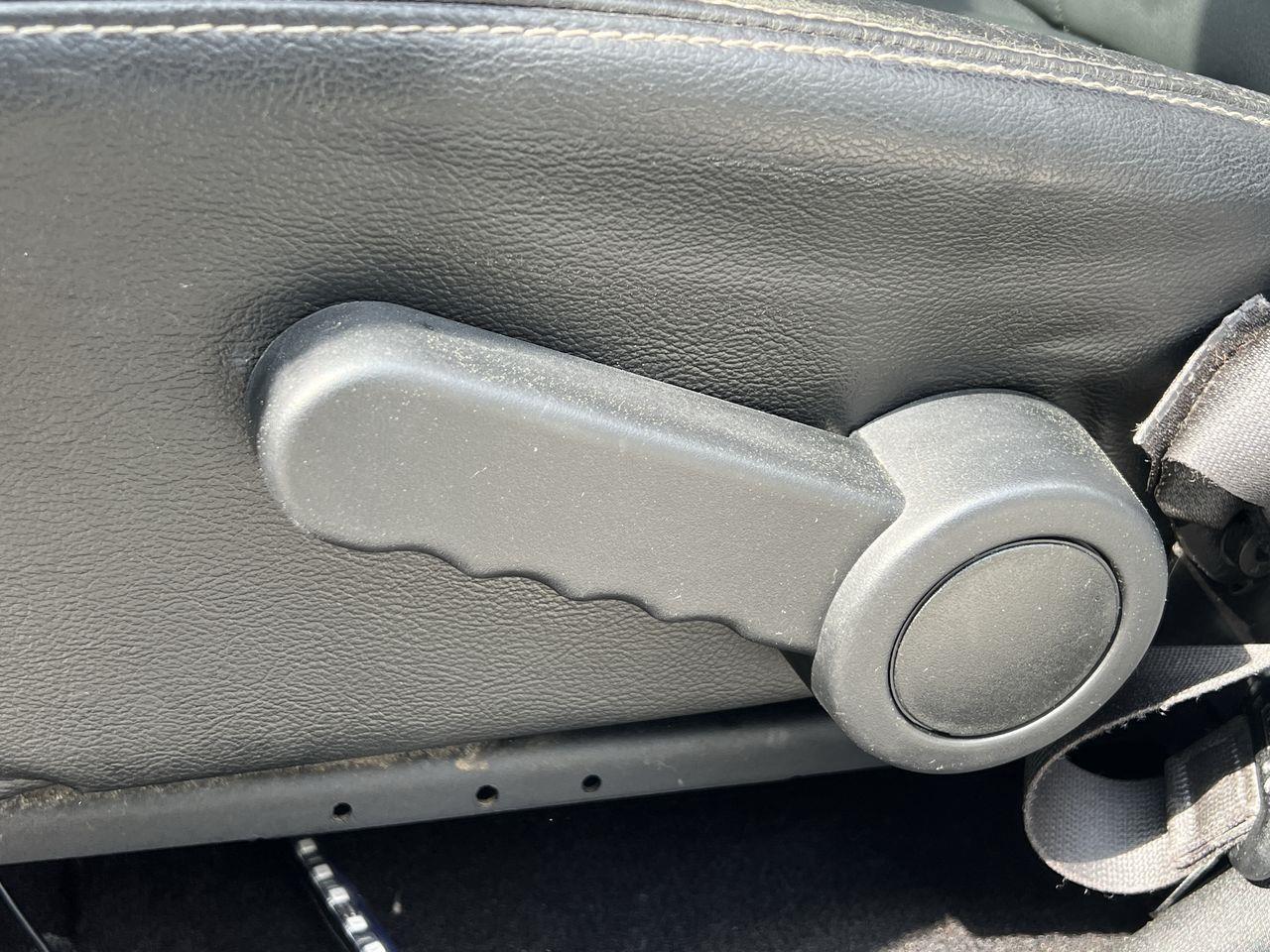 2017 Jeep Wrangler Unlimited Rubicon HEATED LEATHER SEATS, NAV, 12V OUTLET, REMOVEABLE HARD AND SOFT TOP!! Photo