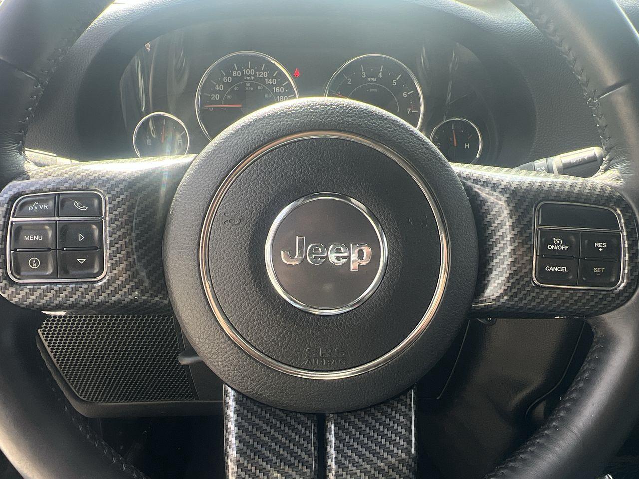 2017 Jeep Wrangler Unlimited Rubicon HEATED LEATHER SEATS, NAV, 12V OUTLET, REMOVEABLE HARD AND SOFT TOP!! Photo