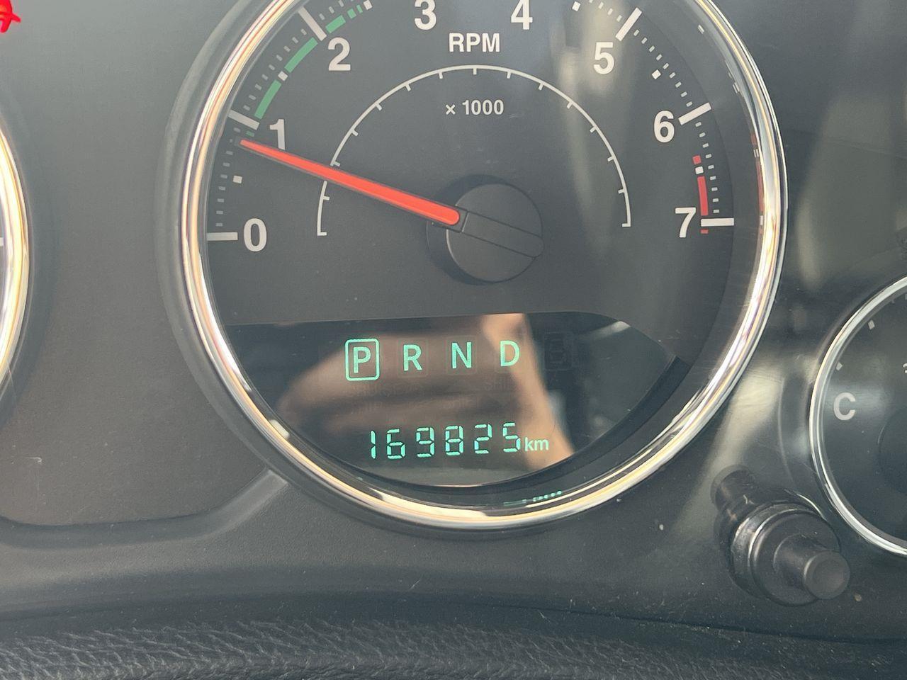 2017 Jeep Wrangler Unlimited Rubicon HEATED LEATHER SEATS, NAV, 12V OUTLET, REMOVEABLE HARD AND SOFT TOP!! Photo