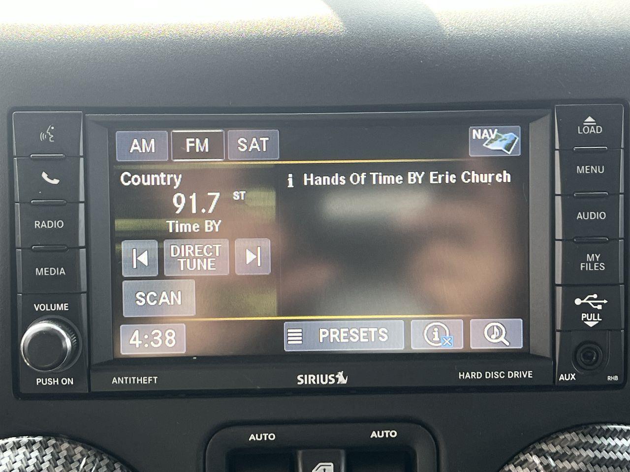 2017 Jeep Wrangler Unlimited Rubicon HEATED LEATHER SEATS, NAV, 12V OUTLET, REMOVEABLE HARD AND SOFT TOP!! Photo