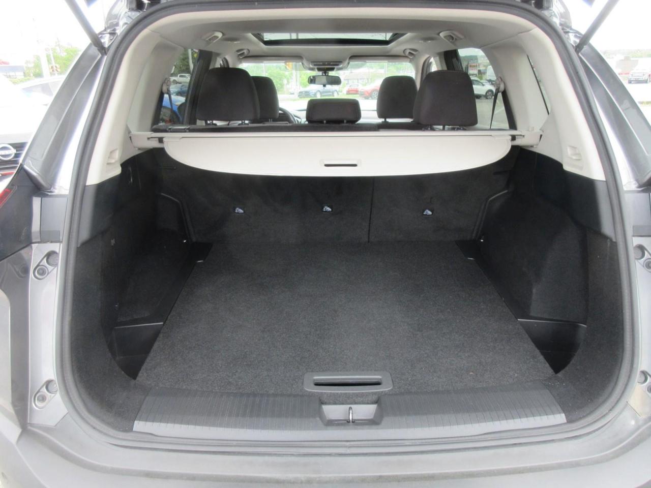 2021 Nissan Rogue SV Photo4