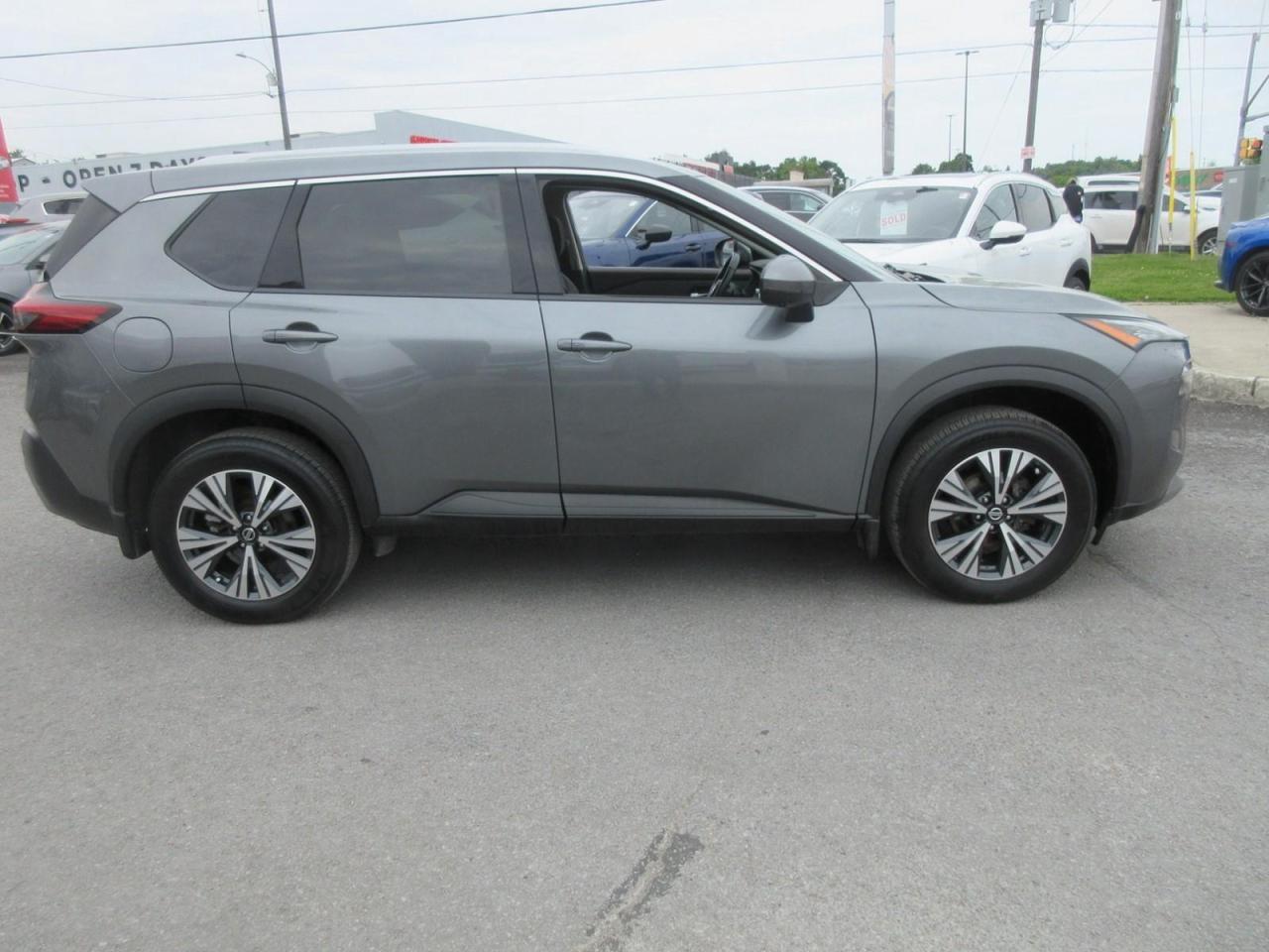 2021 Nissan Rogue SV Photo