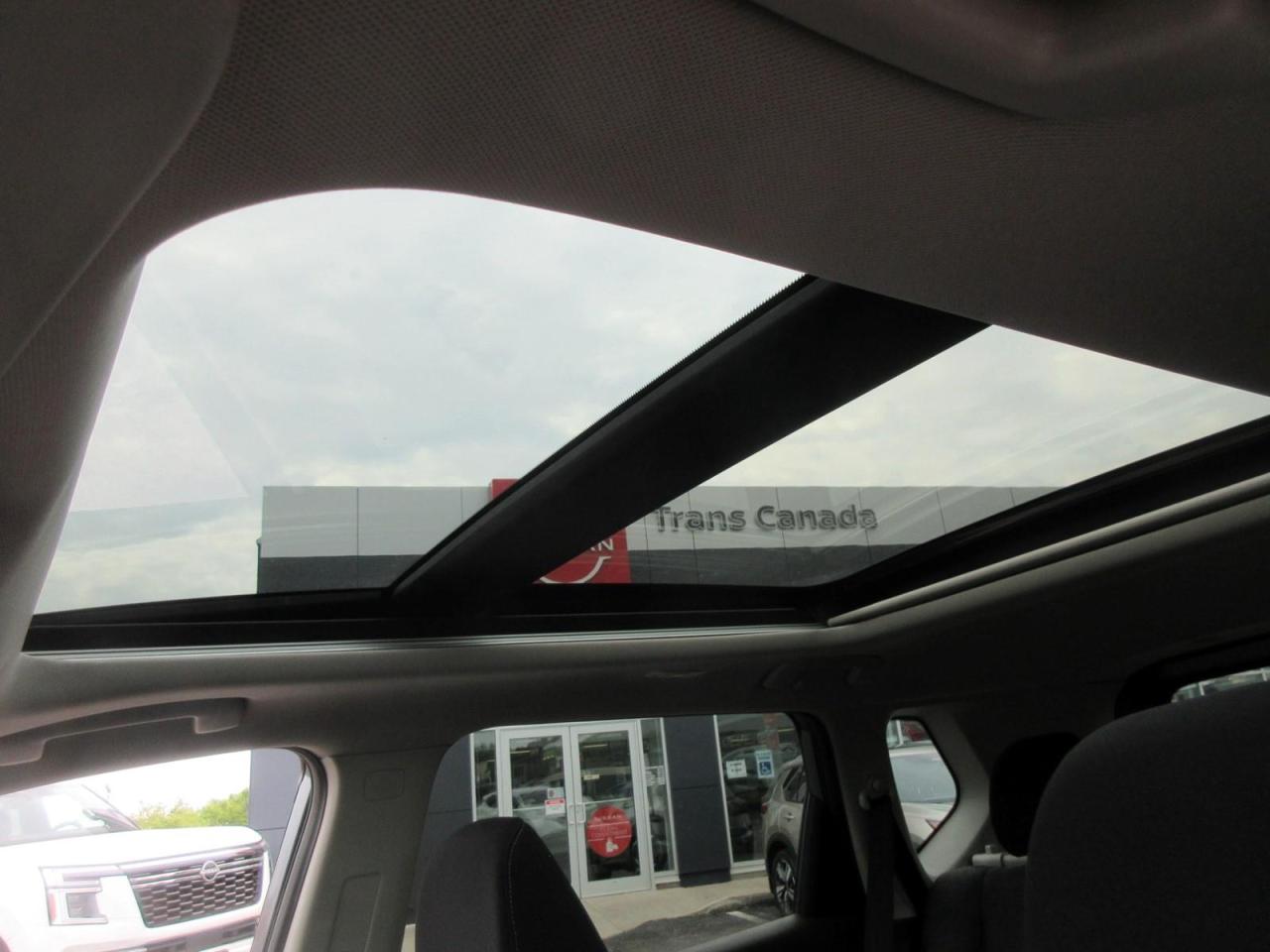 2021 Nissan Rogue SV Photo