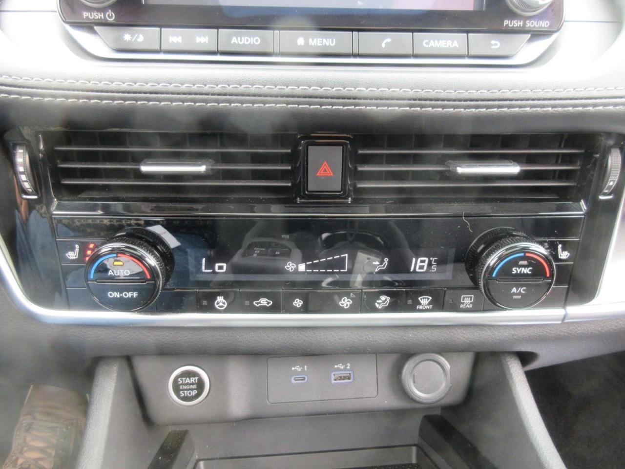 2021 Nissan Rogue SV Photo