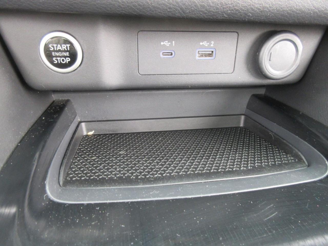 2021 Nissan Rogue SV Photo