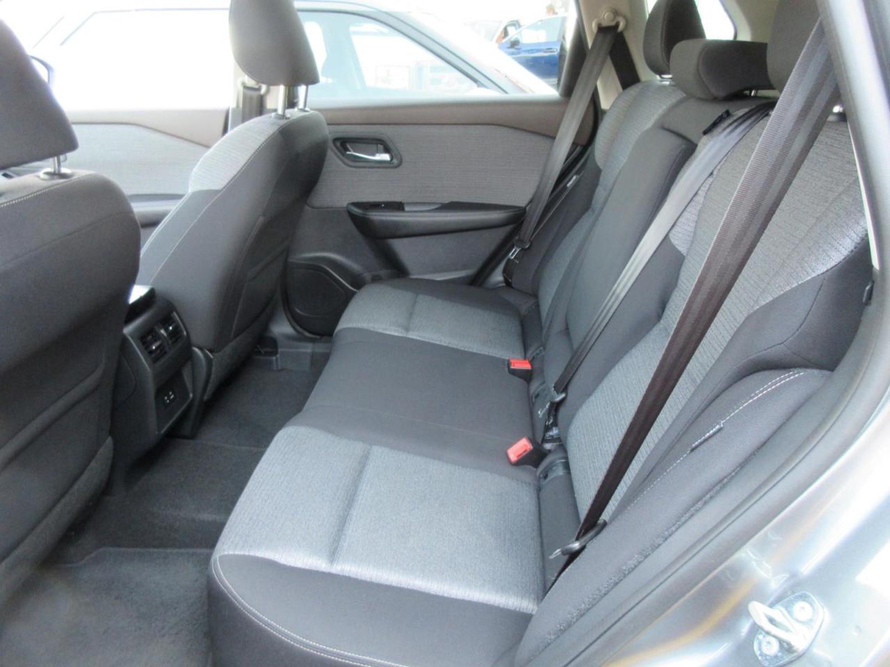 2021 Nissan Rogue SV Photo