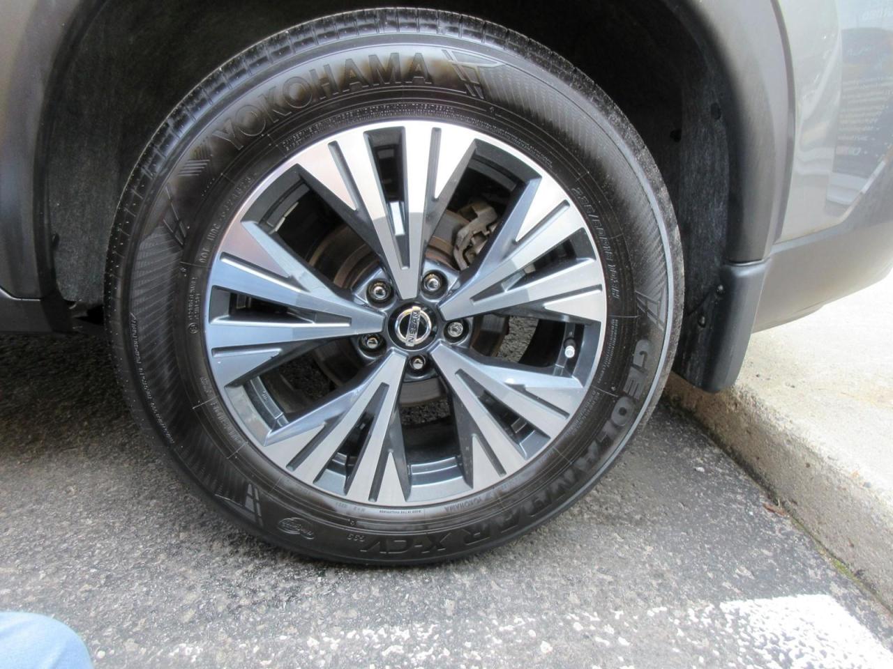 2021 Nissan Rogue SV Photo