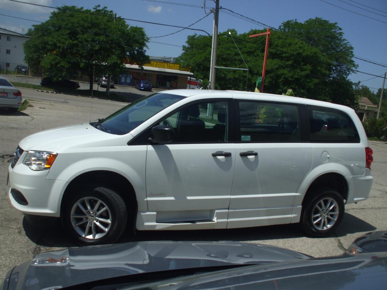 2018 Dodge Grand Caravan CAN Value Package,Wheelchair-accessible,Revability - Photo #2