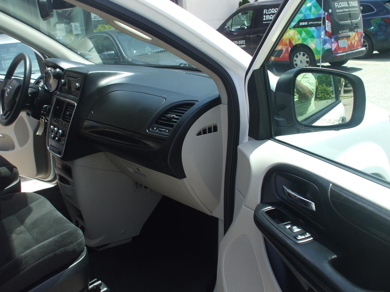 2018 Dodge Grand Caravan CAN Value Package,Wheelchair-accessible,Revability - Photo #22