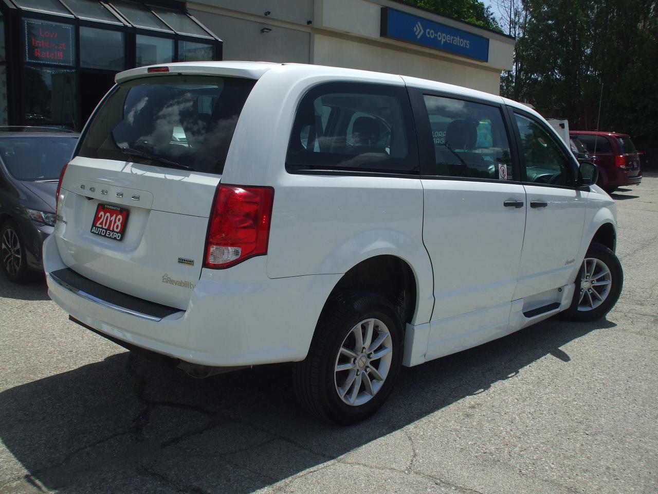 2018 Dodge Grand Caravan CAN Value Package,Wheelchair-accessible,Revability - Photo #5