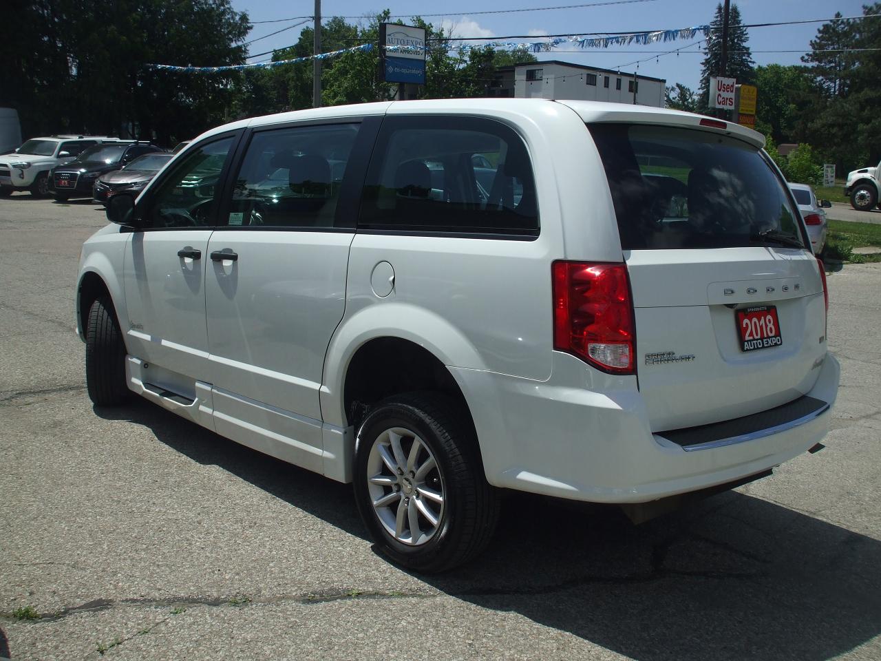 2018 Dodge Grand Caravan CAN Value Package,Wheelchair-accessible,Revability - Photo #3