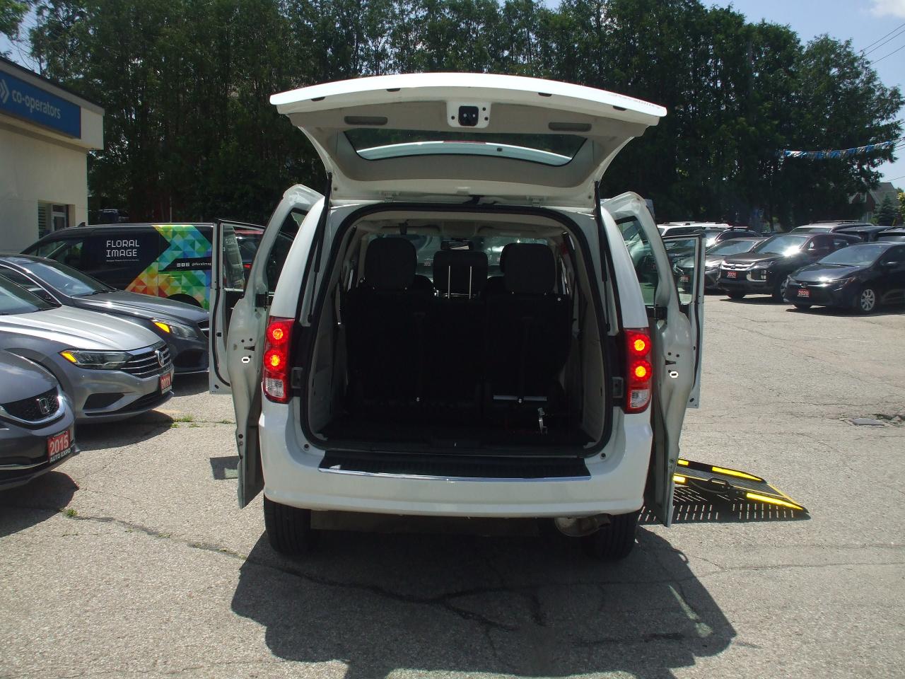 2018 Dodge Grand Caravan CAN Value Package,Wheelchair-accessible,Revability - Photo #11