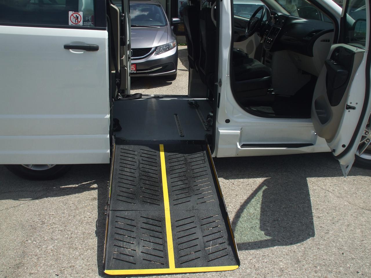 2018 Dodge Grand Caravan CAN Value Package,Wheelchair-accessible,Revability - Photo #20