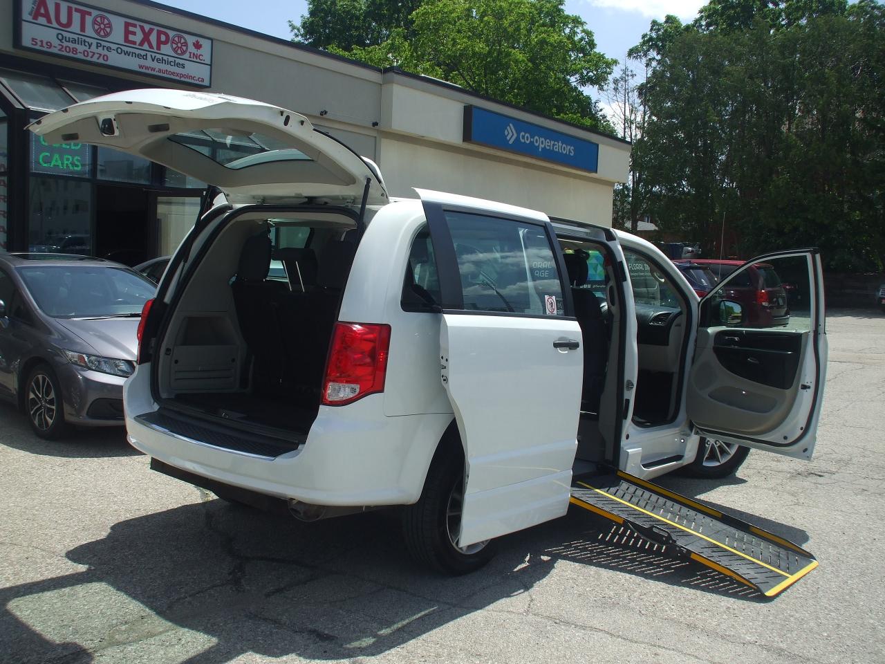 2018 Dodge Grand Caravan CAN Value Package,Wheelchair-accessible,Revability - Photo #12