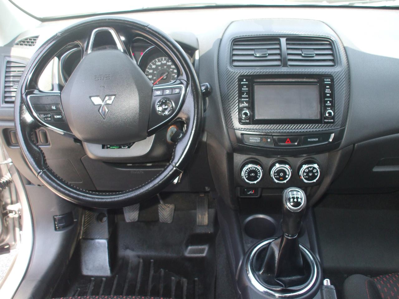 2017 Mitsubishi RVR ES,5 Speed,Key Less,Alloys,Certified,Heated Seats - Photo #9