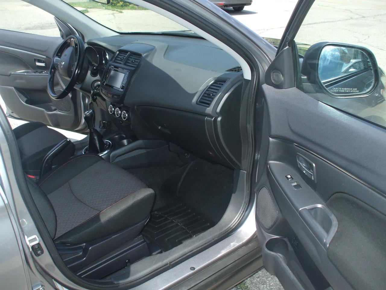 2017 Mitsubishi RVR ES,5 Speed,Key Less,Alloys,Certified,Heated Seats - Photo #12