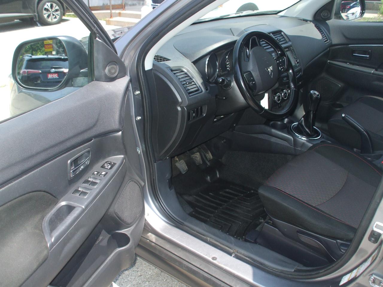 2017 Mitsubishi RVR ES,5 Speed,Key Less,Alloys,Certified,Heated Seats - Photo #10