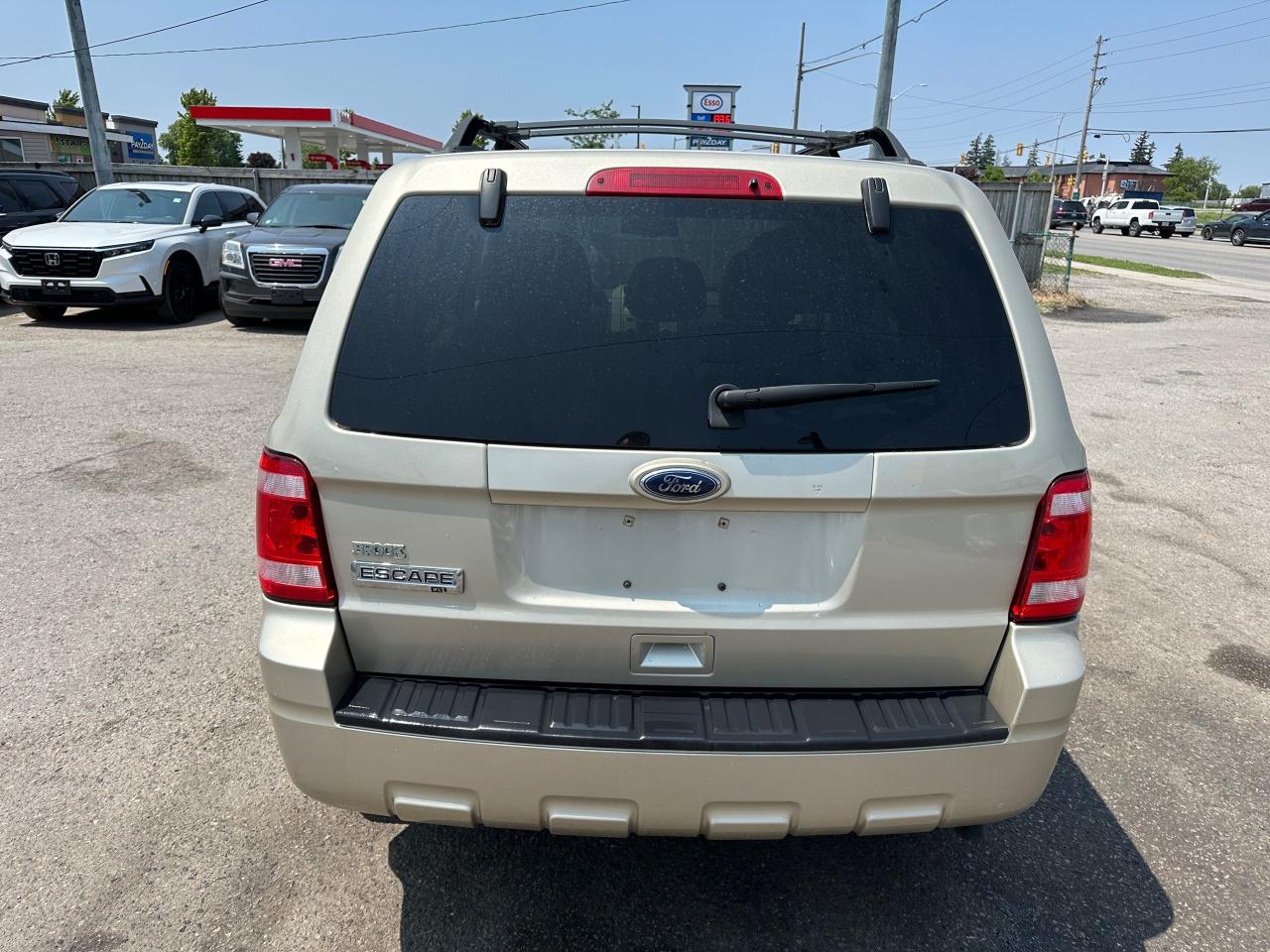 2010 Ford Escape XLT, AUTO, 4 CYL, ONLY 78,000KMS, CERTIFIED - Photo #4