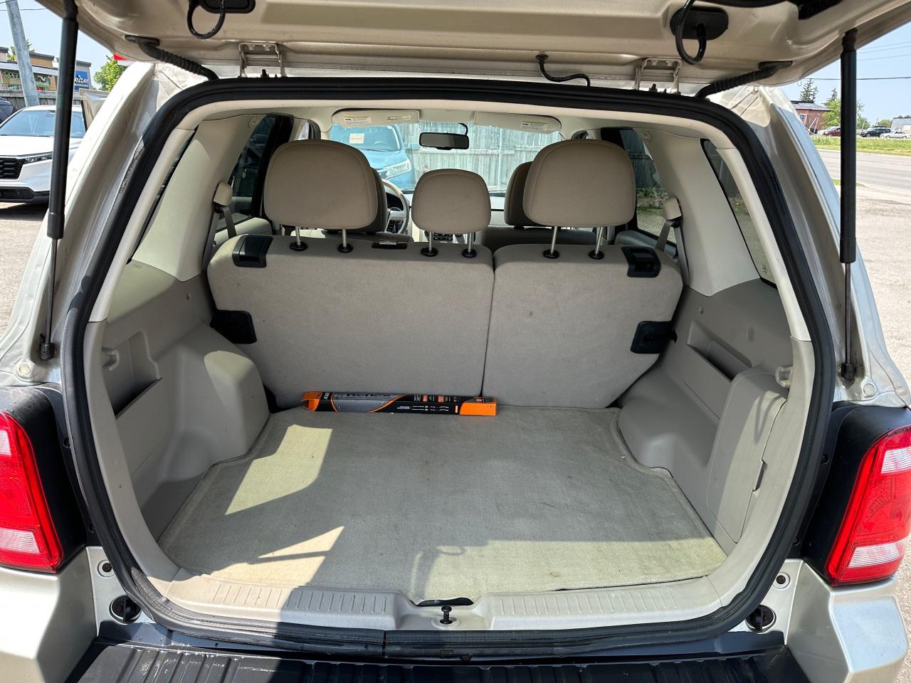 2010 Ford Escape XLT, AUTO, 4 CYL, ONLY 78,000KMS, CERTIFIED - Photo #12