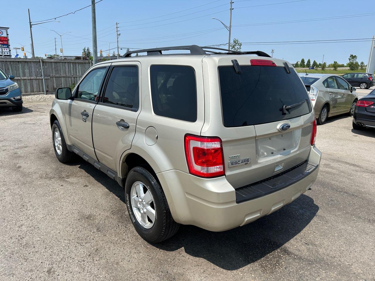 2010 Ford Escape XLT, AUTO, 4 CYL, ONLY 78,000KMS, CERTIFIED - Photo #3