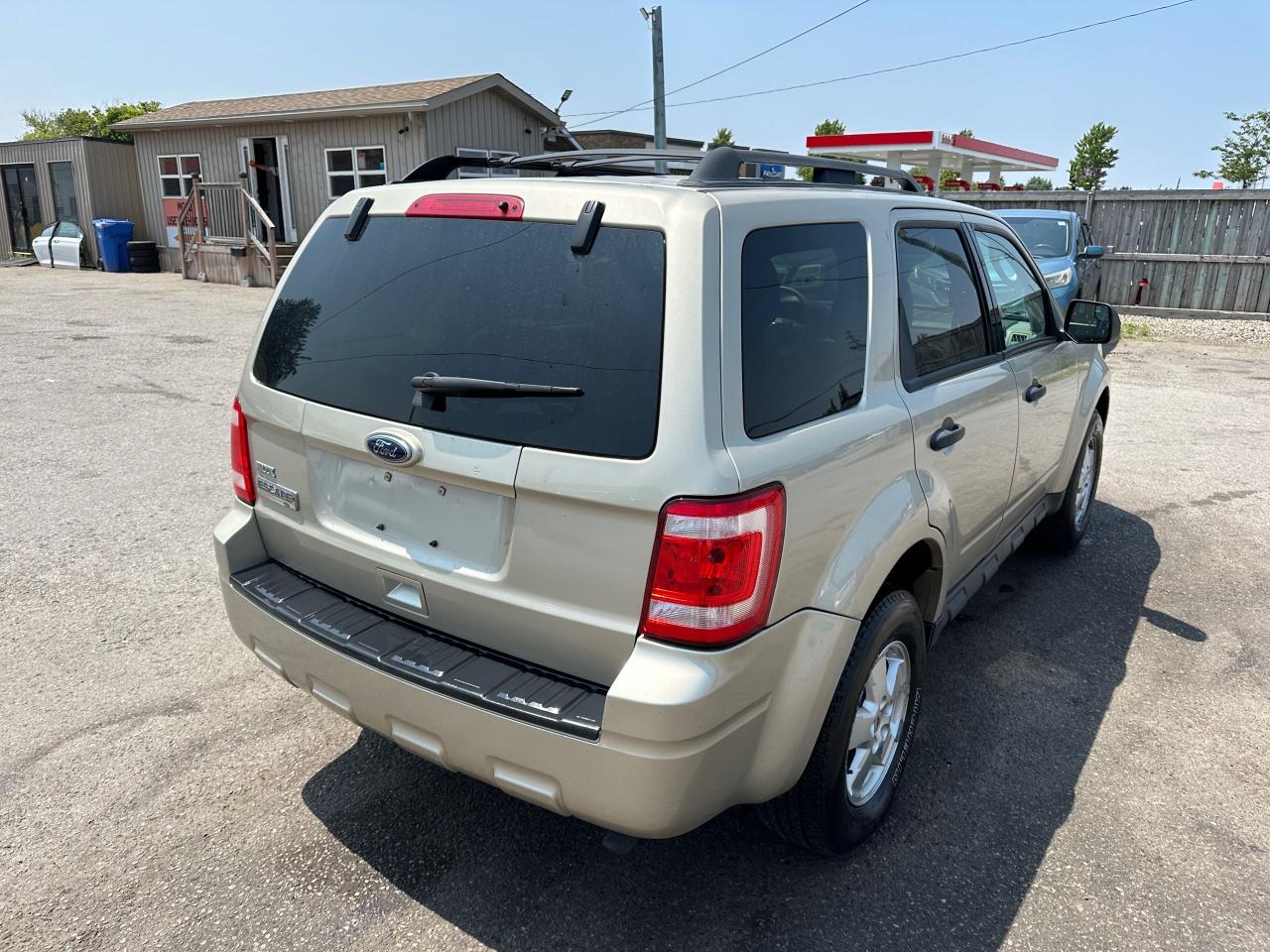2010 Ford Escape XLT, AUTO, 4 CYL, ONLY 78,000KMS, CERTIFIED - Photo #5
