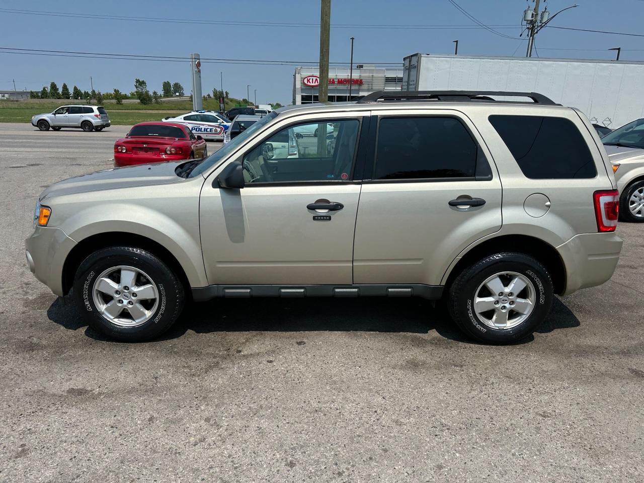 2010 Ford Escape XLT, AUTO, 4 CYL, ONLY 78,000KMS, CERTIFIED - Photo #2