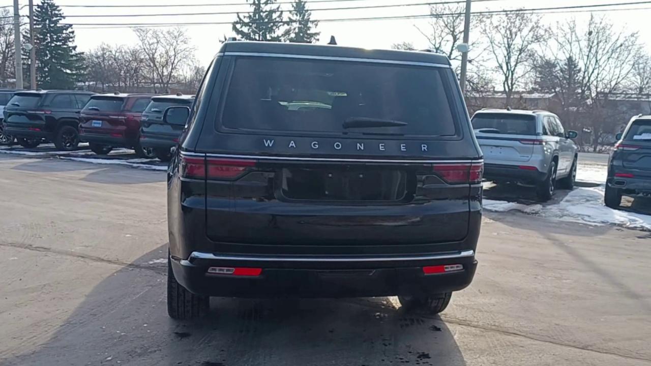 2025 Jeep Wagoneer Series III 4x4 Photo