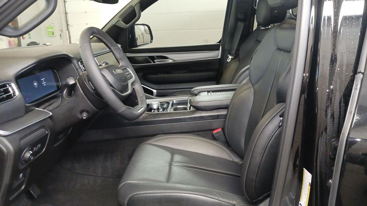 2025 Jeep Wagoneer Series III 4x4 Photo