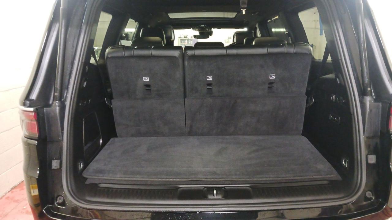 2025 Jeep Wagoneer Series III 4x4 Photo