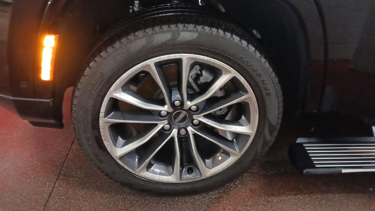 2025 Jeep Wagoneer Series III 4x4 Photo