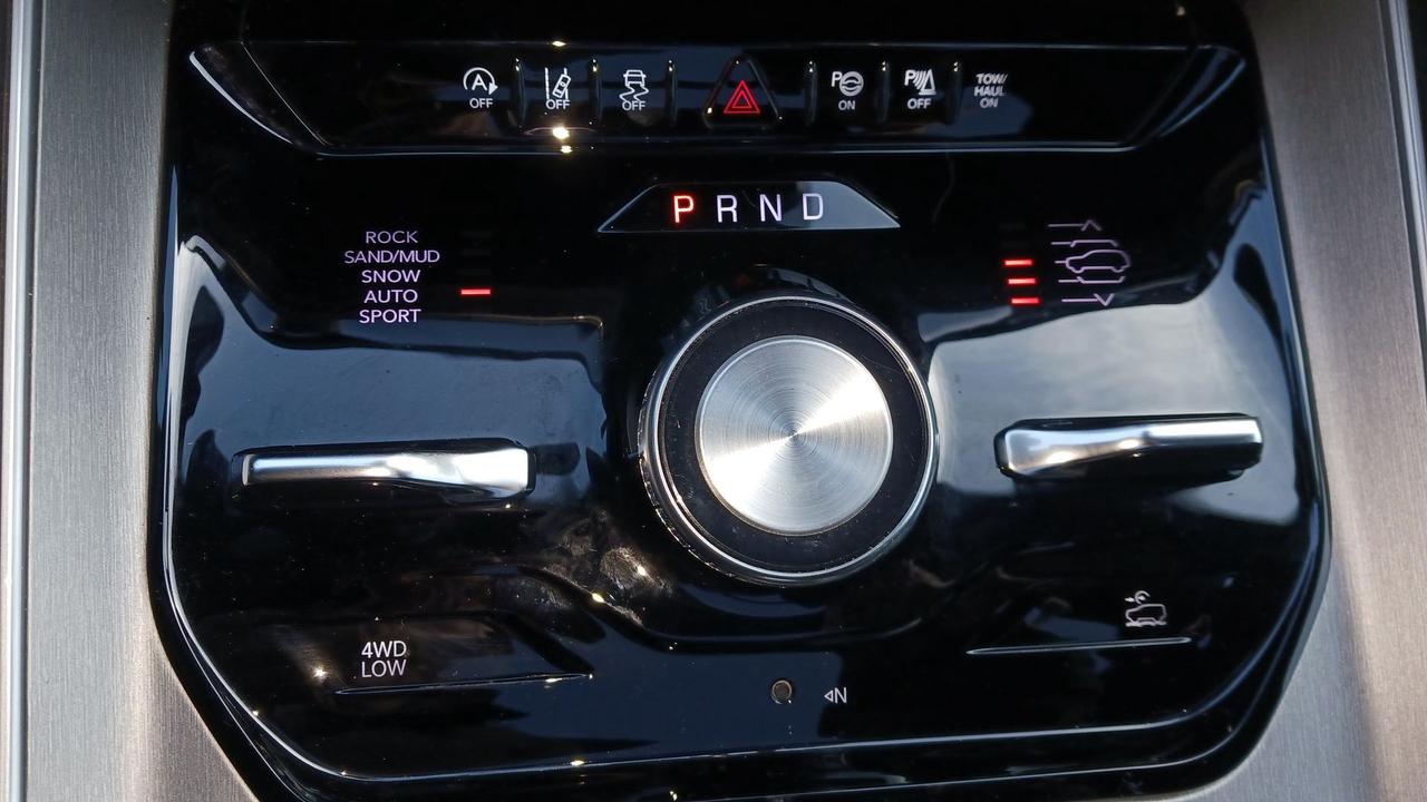 2025 Jeep Wagoneer Series III 4x4 Photo