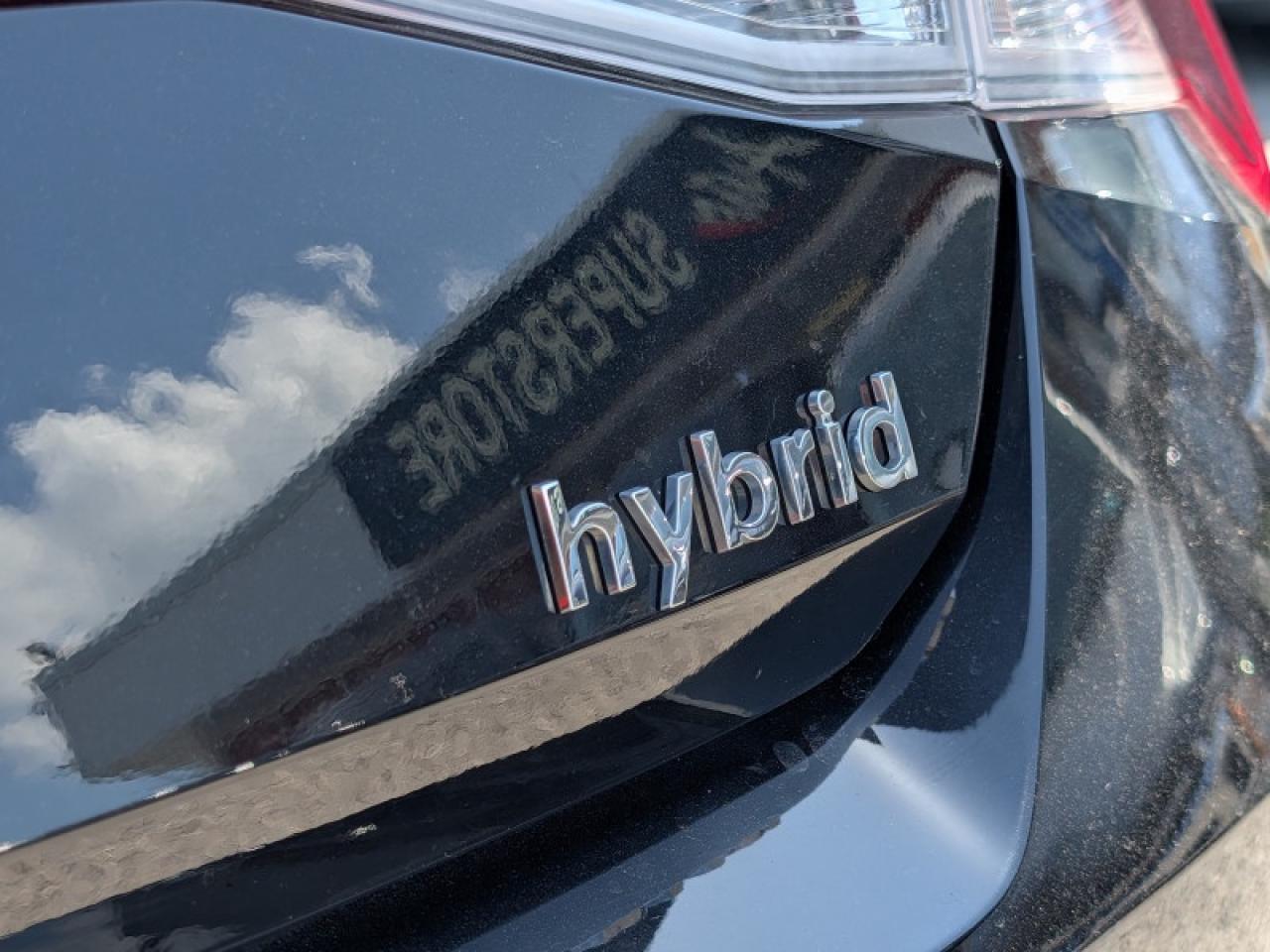 2022 Hyundai Elantra Hybrid Ultimate DCT  **SUNROOF - HTD SW** Photo