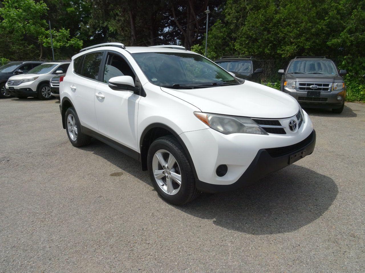2014 Toyota RAV4 LE - Photo #4