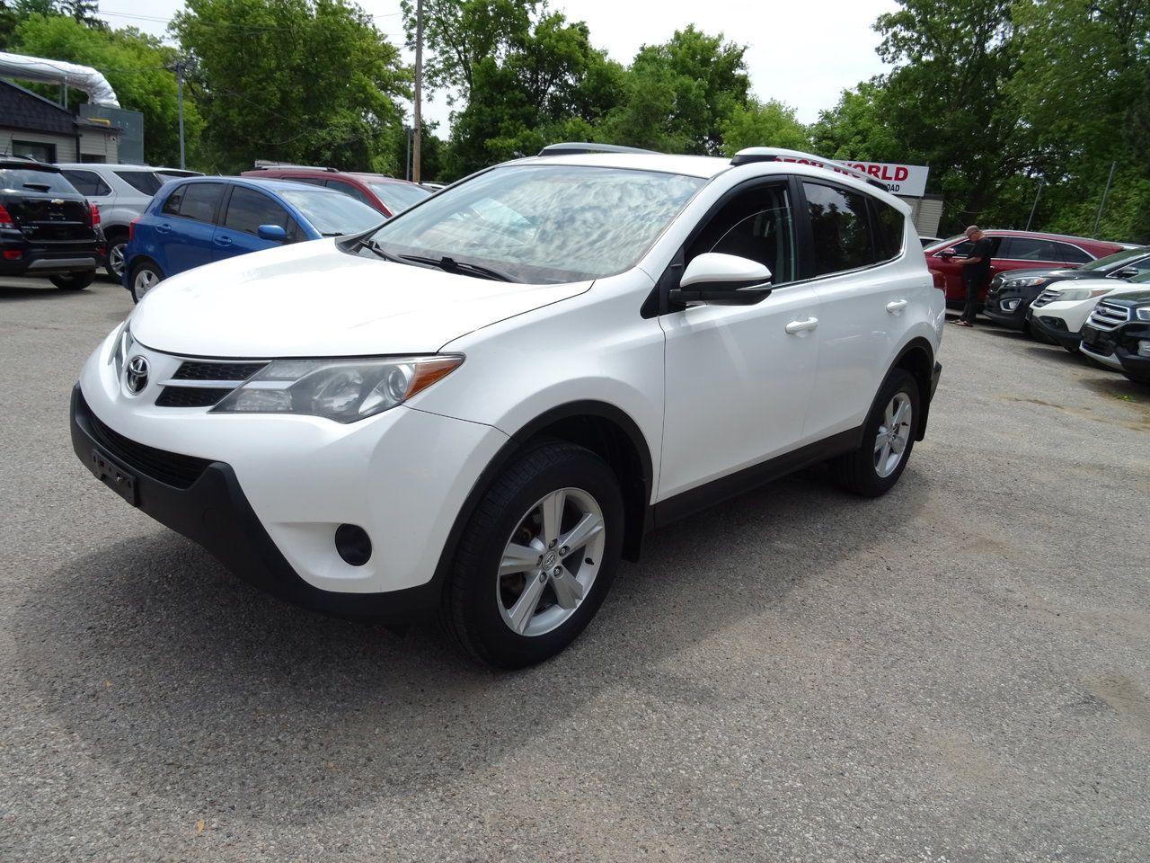 2014 Toyota RAV4 LE - Photo #2