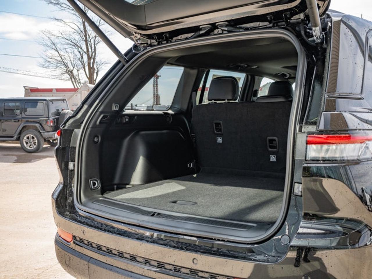 2025 Jeep Grand Cherokee Altitude Photo