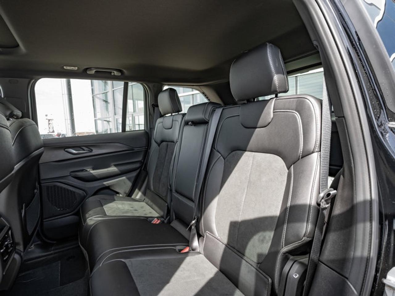 2025 Jeep Grand Cherokee Altitude Photo