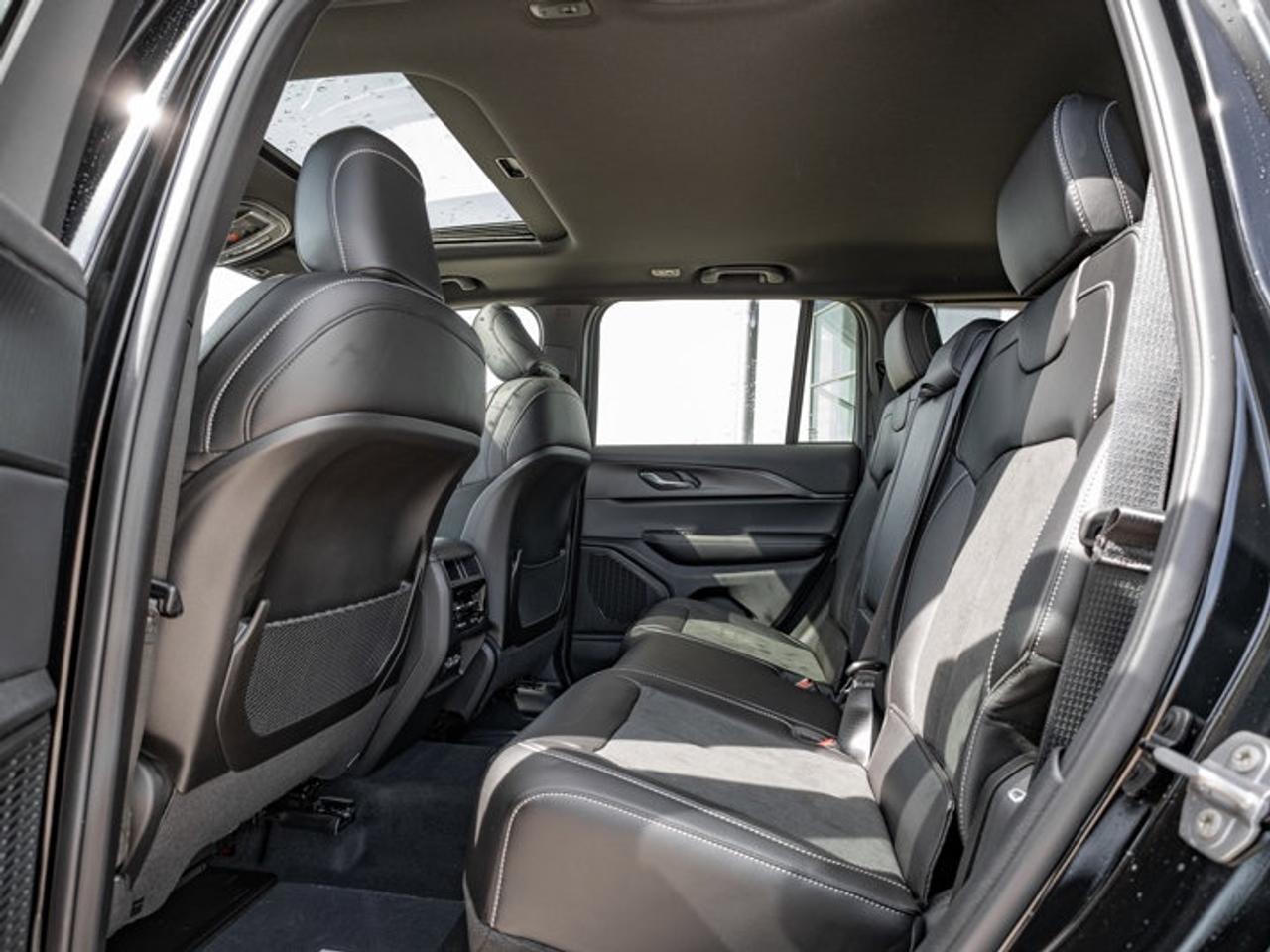 2025 Jeep Grand Cherokee Altitude Photo