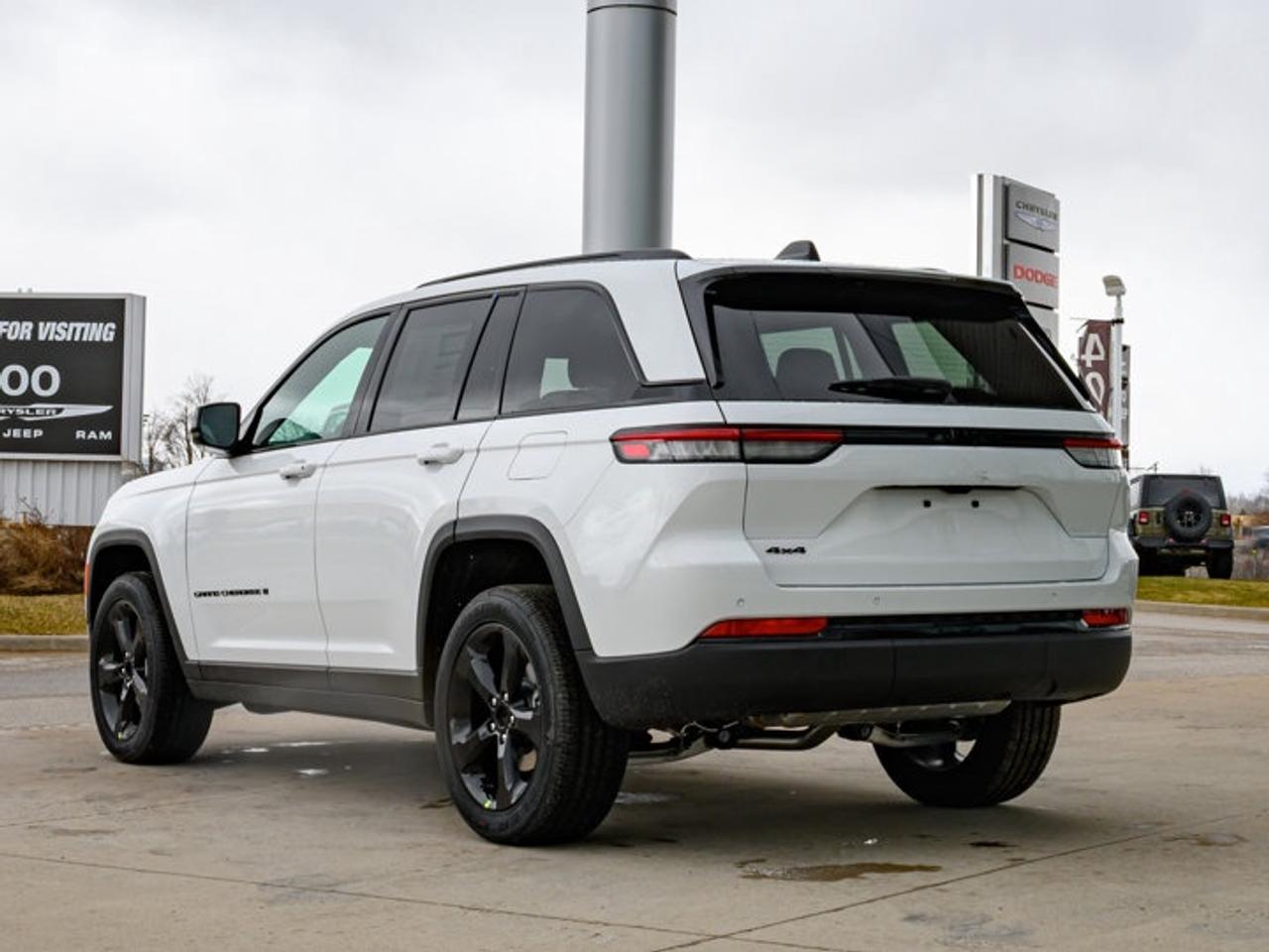 2025 Jeep Grand Cherokee Altitude Photo4